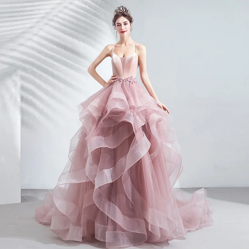Vestido de novia Rosa único, vestido de quinceañera de línea A hinchada, cuello en V, apliques, correa de espagueti, volantes escalonados, vestido de graduación graduati