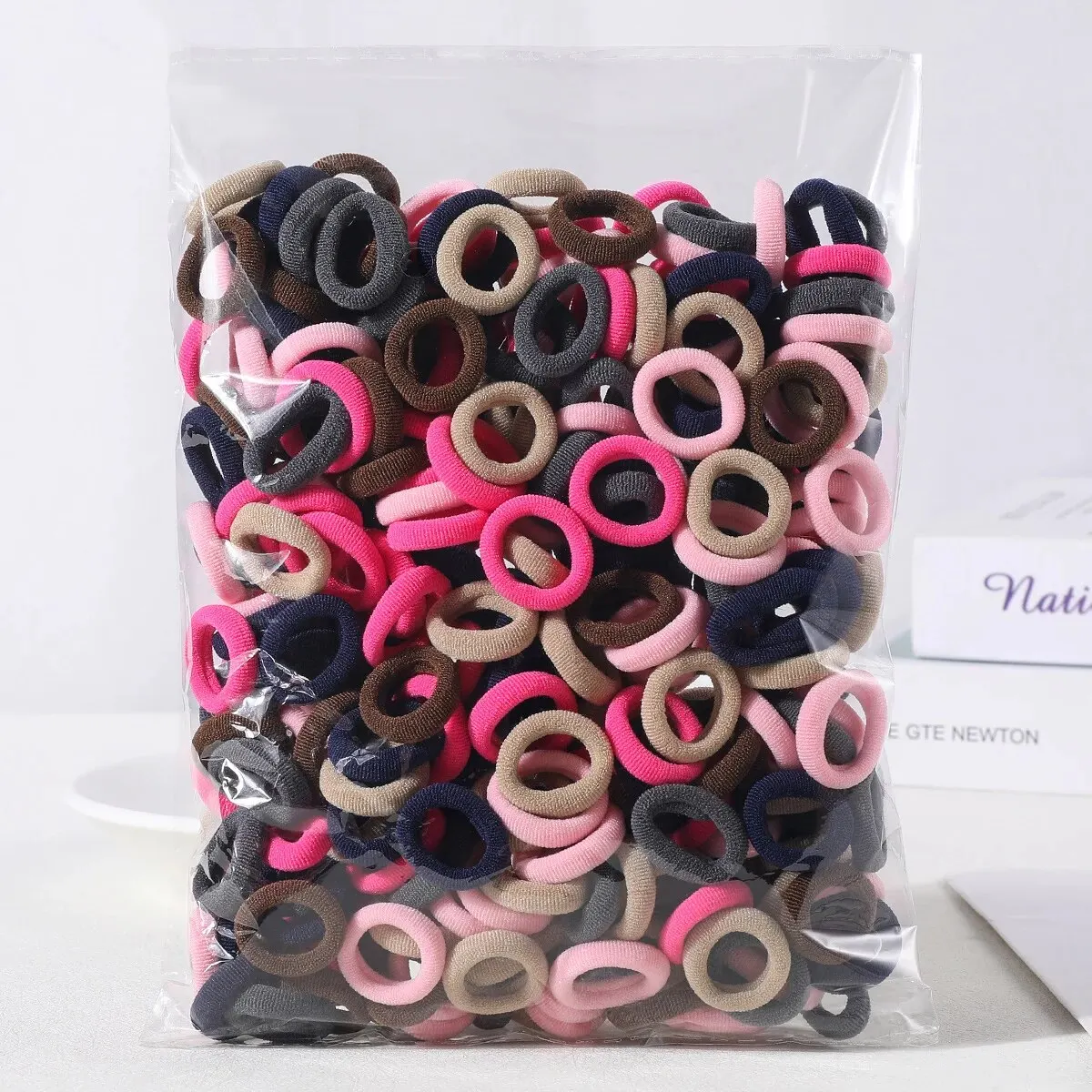 100PCS Nuovo Basic Nylon Ealstic Legami Dei Capelli per le Ragazze Fascia Per Capelli Colorata Titolare Coda di Cavallo Scrunchie Elastico Accessori Per Capelli Del Capretto