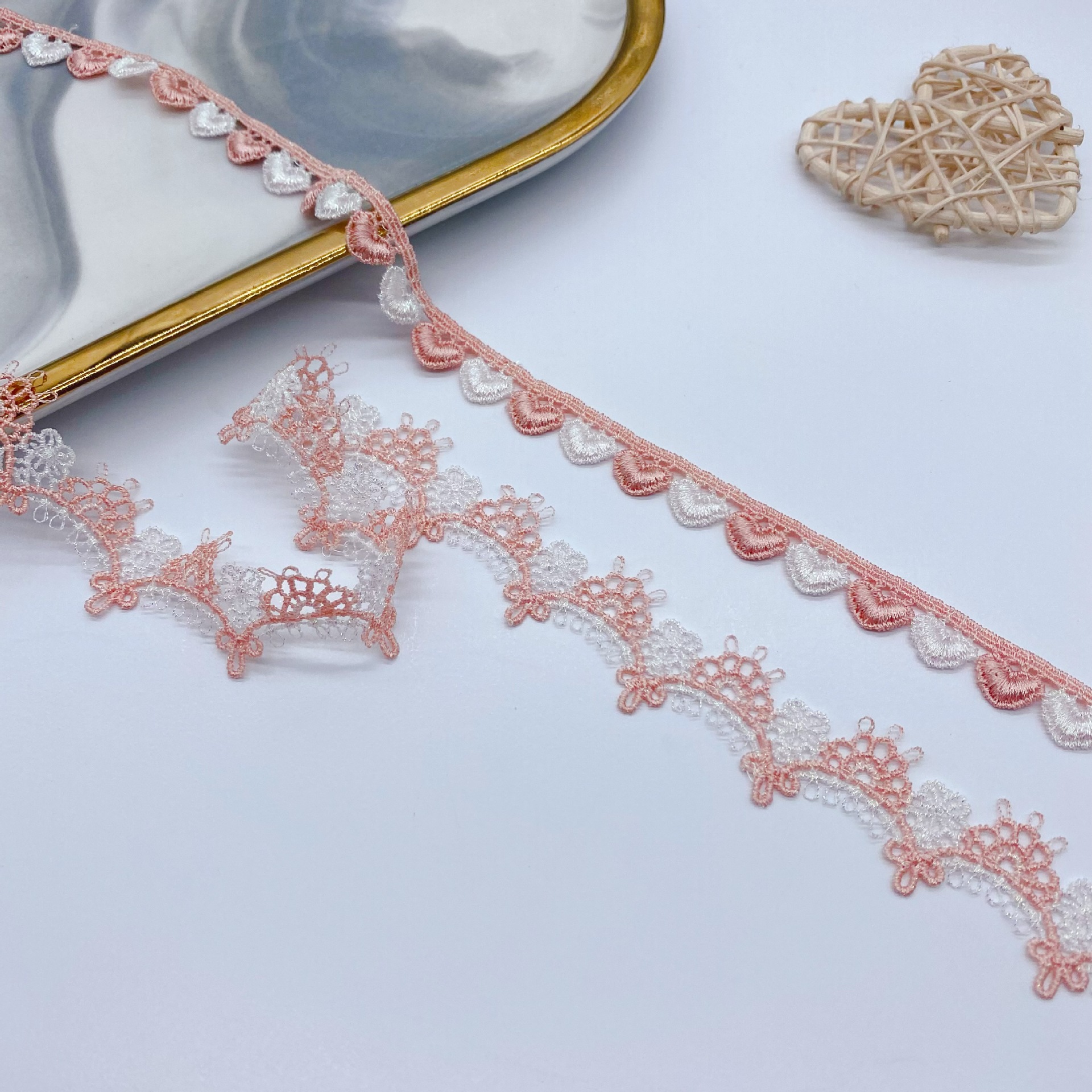 3หลาของการเย็บปักถักร้อยสองสีสีชมพูดอกไม้สีขาวรักผ้าลูกไม้สำหรับกระดูกไหปลาร้าโซ่เครื่องประดับเสื้อผ้าเด็ก