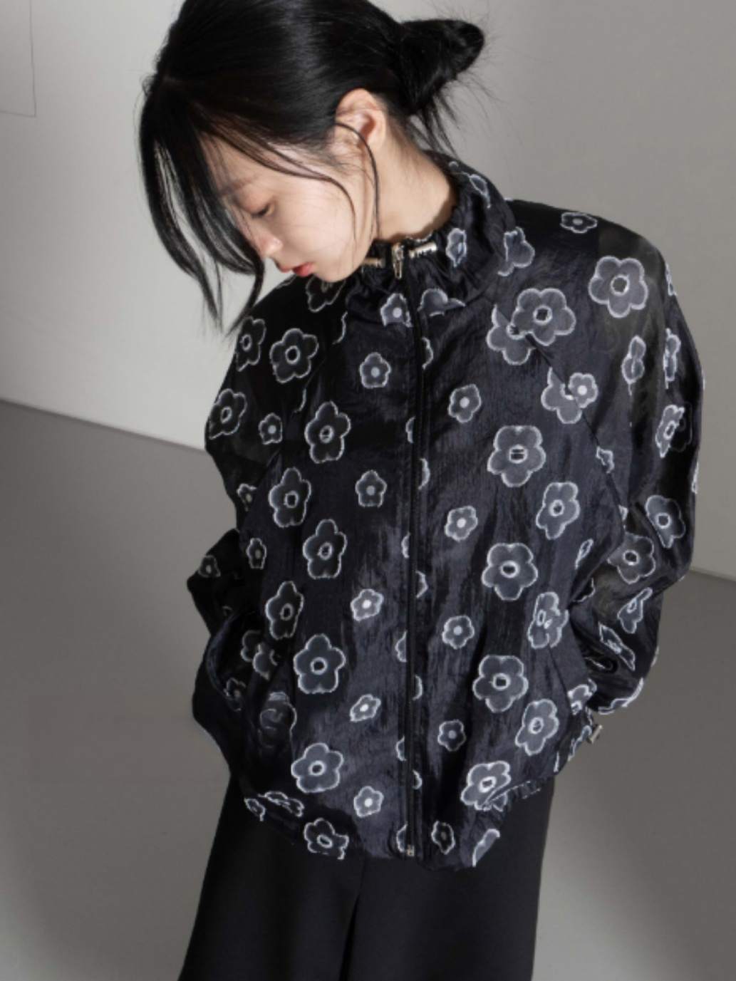 愛らしいレトロな花柄フード付き薄い日焼け防止ナイロンジャケットユニークな SEI 韓国スタイルダーク柄通勤ストレートチューブ