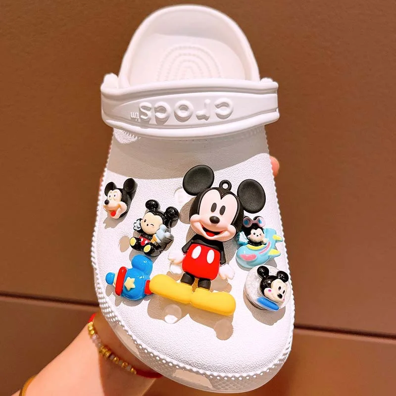 New Disney Mickey Mouse Minnie Donald Duck LED อุปกรณ์เสริมรองเท้า Charms ชุดหัวเข็มขัดการ์ตูน Daisy Duck DIY รองเท้า Charm หญิงของขวัญ