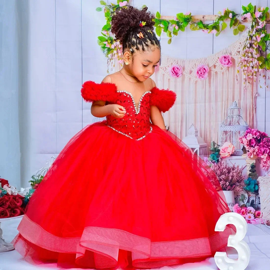 꽃의 소녀 드레스 깎아 지른 목 Pleated Ruffles 계층화 된 Tulle Sequins 웨딩 키즈를위한 볼 가운 생일 첫 성찬식 드레스