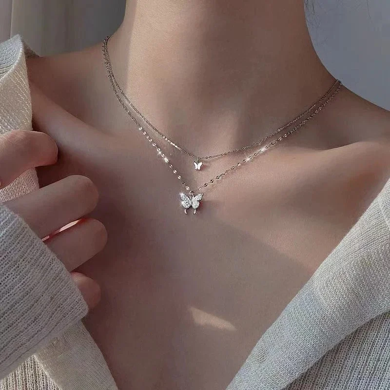 Nuova collana a farfalla lucida per donna, squisita collana con pendente a catena a clavicola a doppio strato, regalo di gioielli di moda