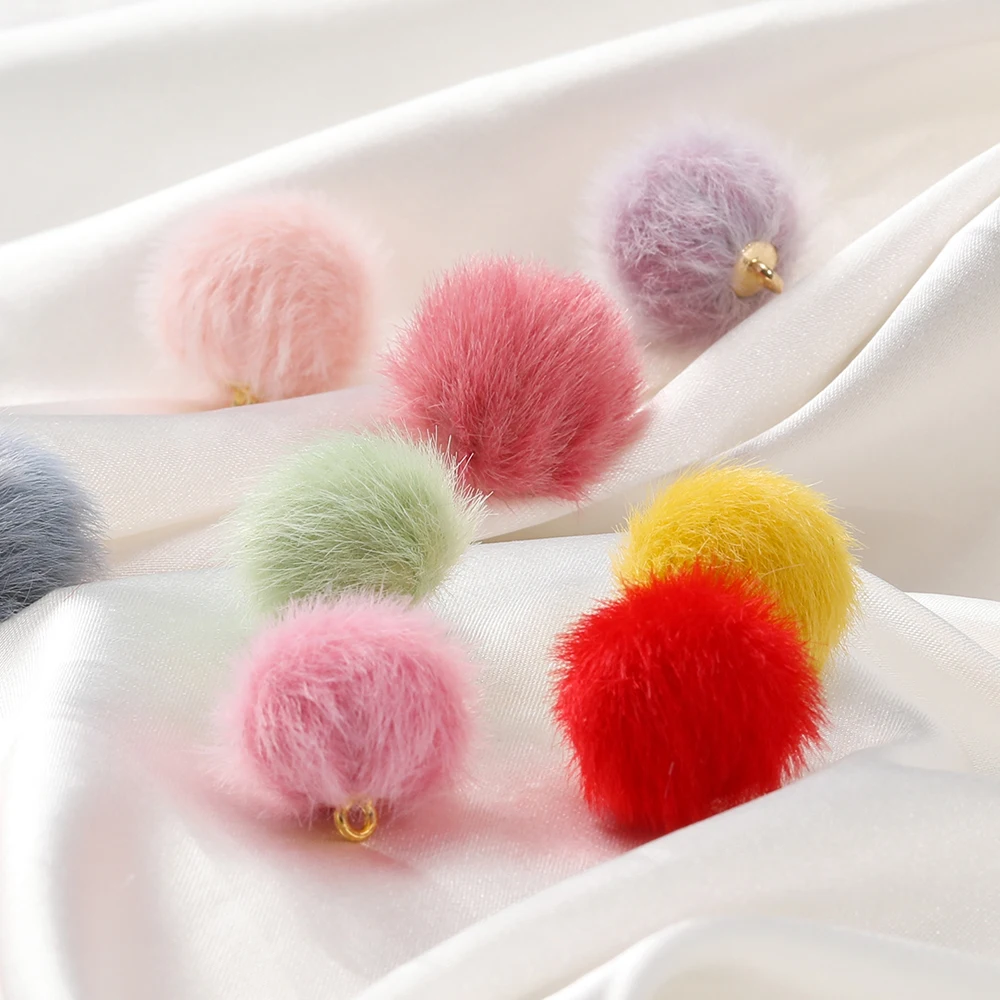 10 Stück 17 mm Plüschfell bedeckte Kugelperlen Charms Pompom Perlen Anhänger für DIY Ohrring Tasche Schlüsselanhänger Anhänger Schmuckherstellung Zubehör