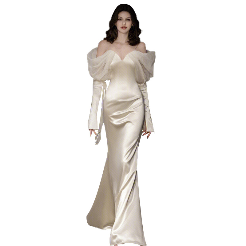 Женское атласное платье на бретелях, с длинным рукавом