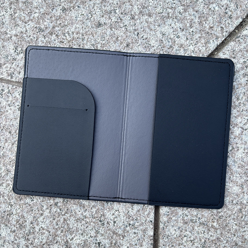 パーソナライズされたパスポート名パスポートカバーキングクイーンクラウンケースパスポート用 Pu レザートラベルウォレット