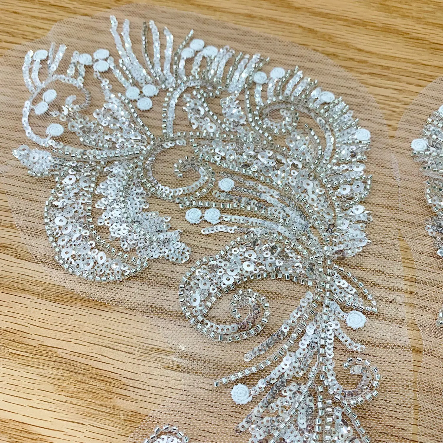 1PCS หรูหราลูกปัดหลอดเลื่อมเย็บปักถักร้อยผ้า appliqué ใหม่คอ appliqué อาวุโสลูกไม้เย็บปักถักร้อยชุดแต่งงานเสื้อผ้า access