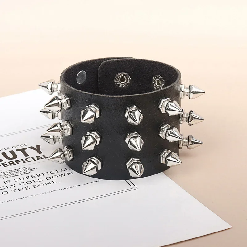 Bracciale punk per uomo donna - Polsino gotico in pelle nera con borchie in metallo - Bracciale rigido con rivetti a punta regolabile