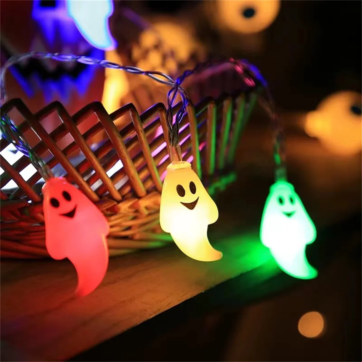 LED Halloween ghost light string party decoration, ghosts flashing and lively atmosphere full of energy