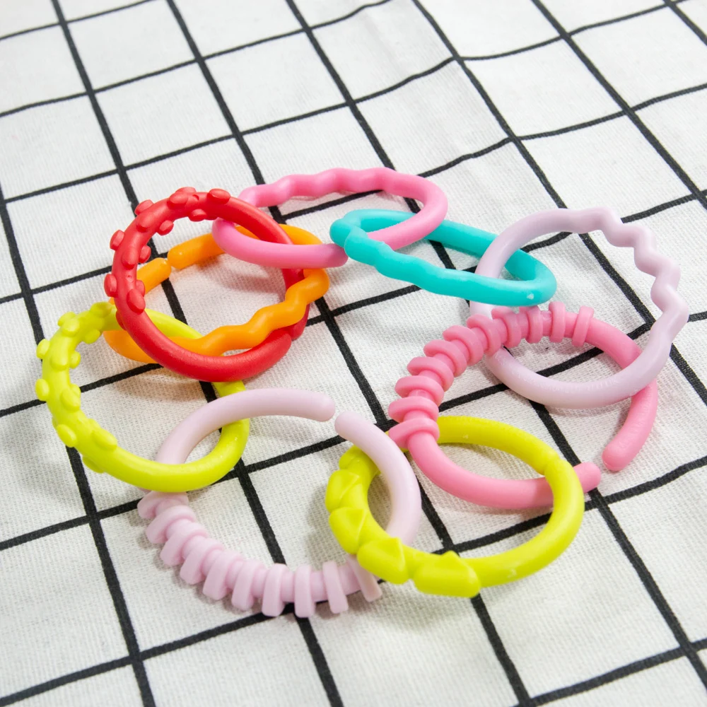 8pcs Baby Teether Rattles ของเล่น Chew ของเล่นสําหรับทารกแรกเกิดยางสายรุ้งแหวนความปลอดภัยของเล่นเด็กเปลรถเข็นเด็กแขวน