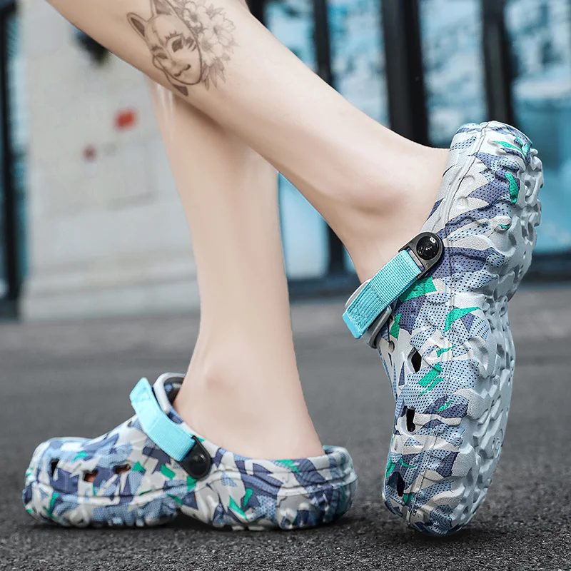 ผู้ชายใหม่ Clogs รองเท้าแตะรองเท้าแตะชายรองเท้าแบนรองเท้าแตะชายรองเท้าผ้าใบกลางแจ้ง Flip Flops บ้าน Clogs