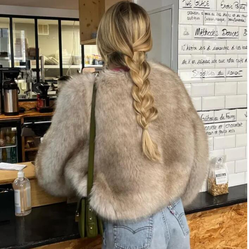 Chaqueta de piel sintética recortada Gardient de marca de lujo de la Semana de la moda callejera icónica para mujer invierno 2024 chaqueta de piel corta esponjosa para chicas frescas y calientes