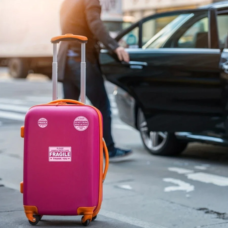 100 zerbrechliche Aufkleber für den Versand. Nicht gefaltete oder gefaltete Aufkleber. Nicht gefaltete oder gefaltete Aufkleber. Nicht gefälschte Etiketten für den Versand. Mailin