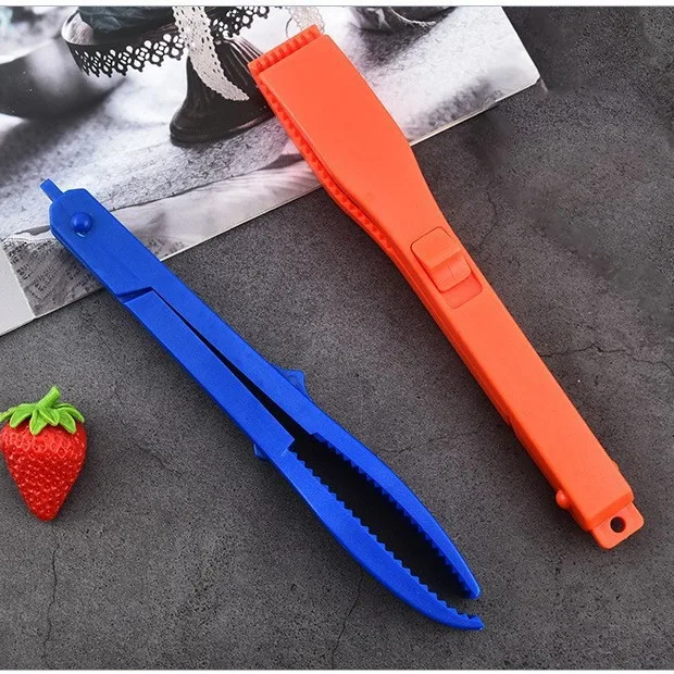 Multifunctional Fishing Fish Clip Hand Controller Tackle Tool Fishing Body Grip Clamp Gripper Grabber with Lock Switch