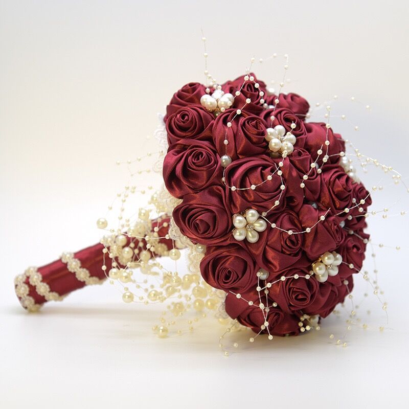 Bellissimi fiori artificiali in nastro bianco e avorio con rose, splendide perle, bouquet da sposa con perline, bouquet da sposa da damigella d'onore