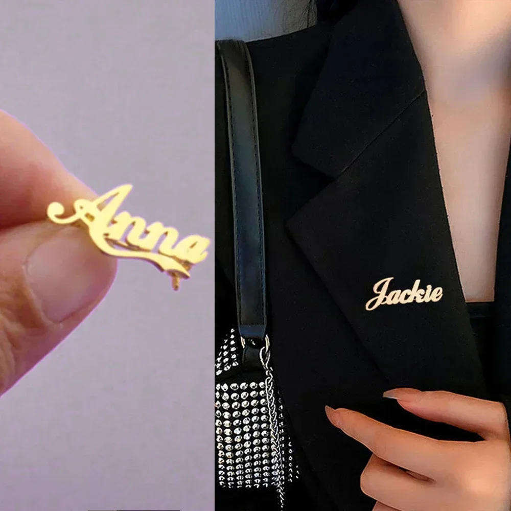 CUSTOM ชื่อเข็มกลัดสําหรับผู้หญิงผู้ชายสแตนเลสสตีลโลโก้ที่กําหนดเอง Pins ป้ายเข็มกลัดผู้หญิงเครื่องประดับงานแต่งงานของขวัญ