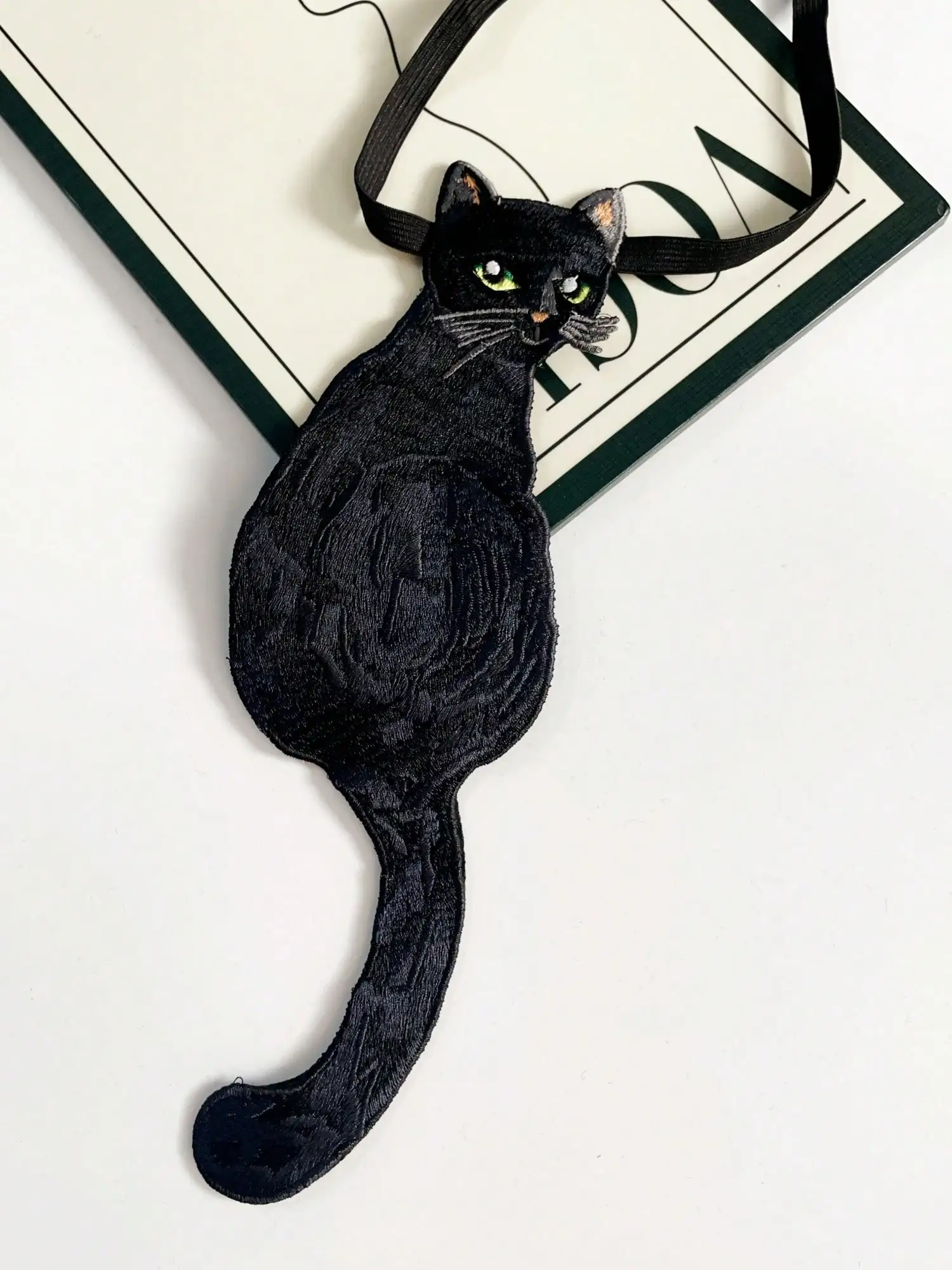 A Original Niche Design Cat Bohemian French Retro Design Tie Spring, Summer, Autumn and Winter Personalized Knot-Free Matchinging Shirt and Tie Suitable for Party Festivals