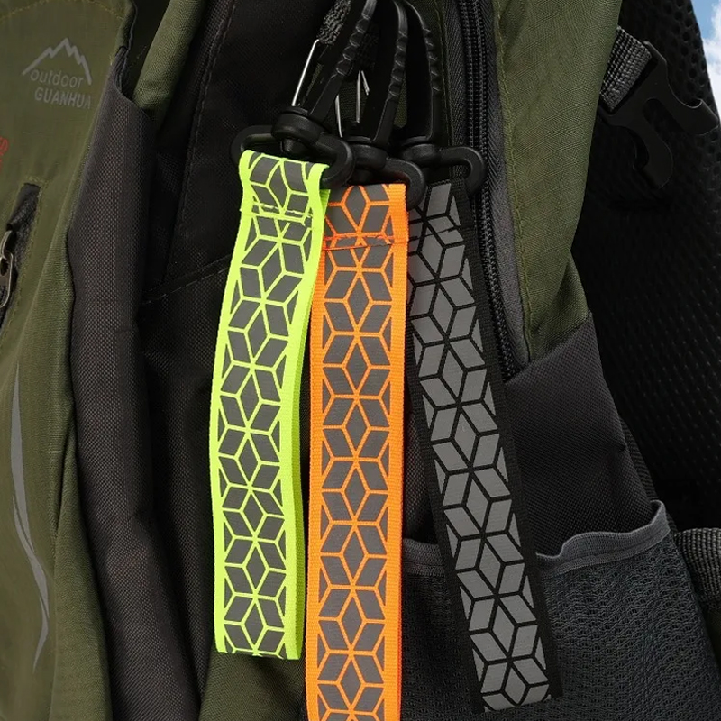 Llavero con colgante de correas reflectantes para acampar al aire libre, correr de noche, mochila de ciclismo, llaveros brillantes ligeros de seguridad, 2 uds.