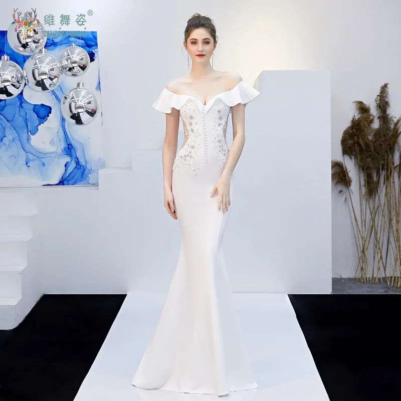 Schlichtes und elegantes One-Shoulder-Brautkleid mit handbesticktem, sexy Taillen-Hohl-Fischschwanzrock, Verlobungs- und Toastkleid