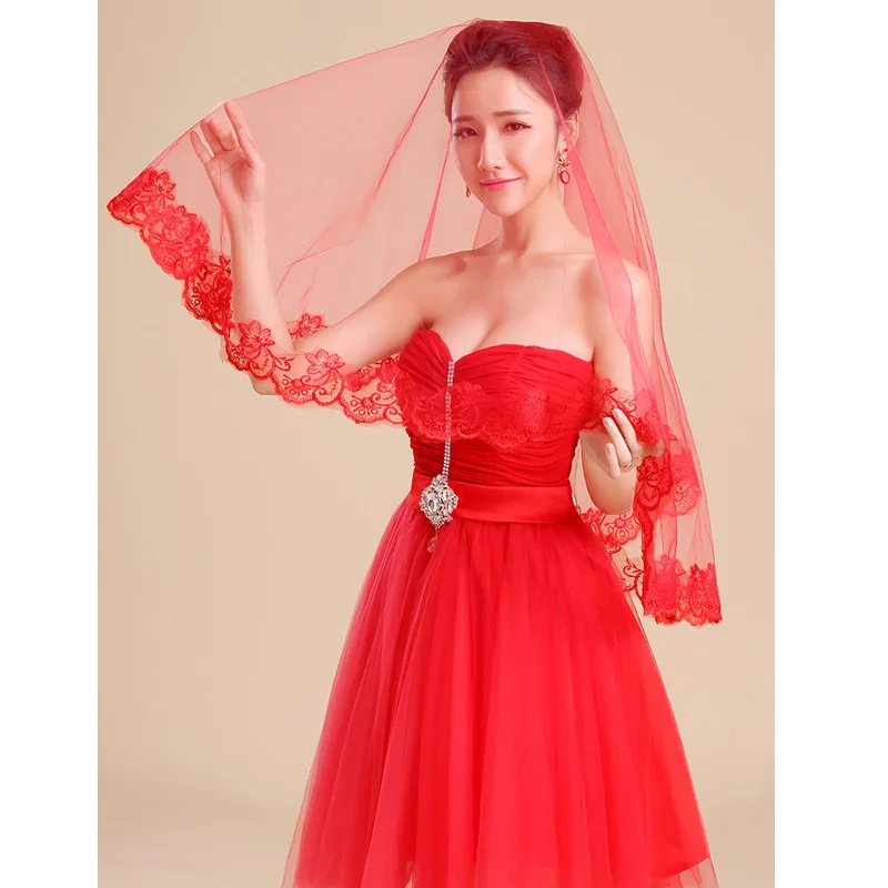 Copricapo da sposa classico rosso semplice con velo lungo in pizzo per donna