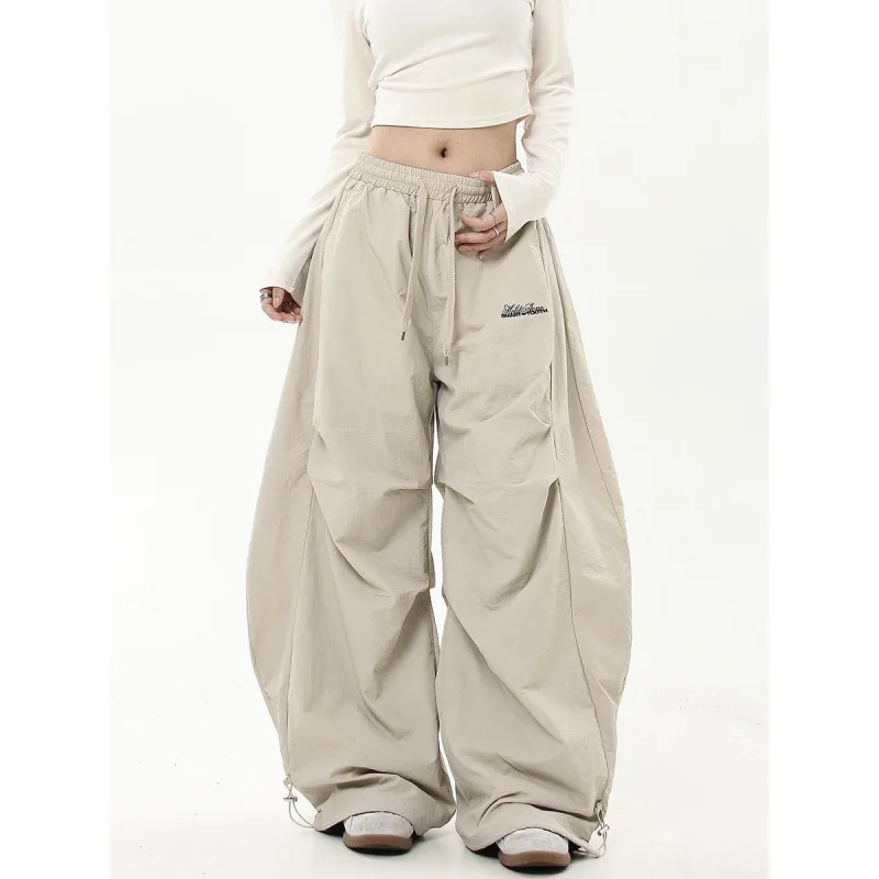 Calças de trabalho de rua retrô hip-hop americanas com uma sensação sofisticada, guarda-chuva plissado, roupa de trabalho militar, calça com cordão de cintura alta