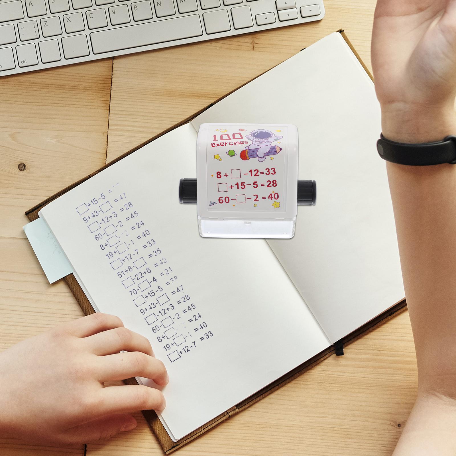 1Pc Addition Subtraktion Stempel Student Mathematik Praxis Roller Digitale Lehre Für Pp Material Wiederverwendbare Büro Stempel Mathematik Scroll