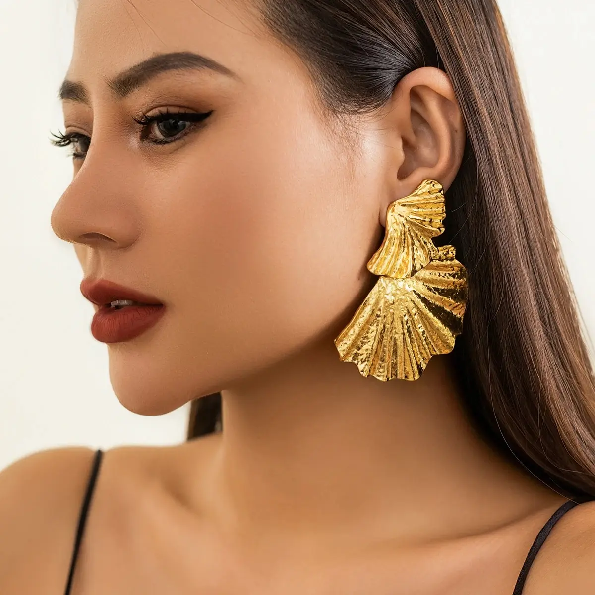 อินเทรนด์คลาสสิก Ginkgo Leaf จี้ต่างหูผู้หญิงเกินจริงไม่สม่ําเสมอ Big Dangle ต่างหูจัดเลี้ยงเครื่องประดับอุปกรณ์เสริม