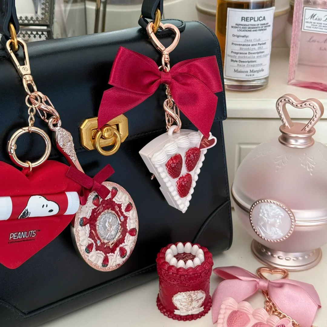 Flower Knows Solid Parfüm Erdbeer-Amoride, 3 g, veganer, langlebiger Duftbalsam-Anhänger, Reisegröße, süßes Geschenk für Frauen