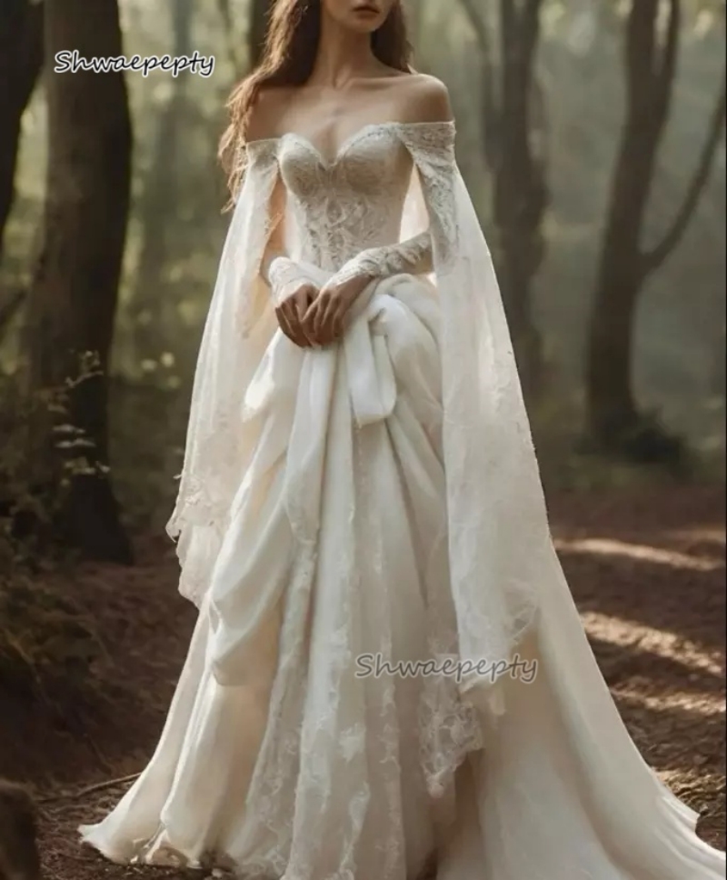 Mittelalterliches Renaissance-Perioden-Hochzeitskleid mit schulterfreiem Umhang, langen Ärmeln, Spitze, Elfenbein, A-Linie, Vintage-Brautkleid, individuell gestaltet