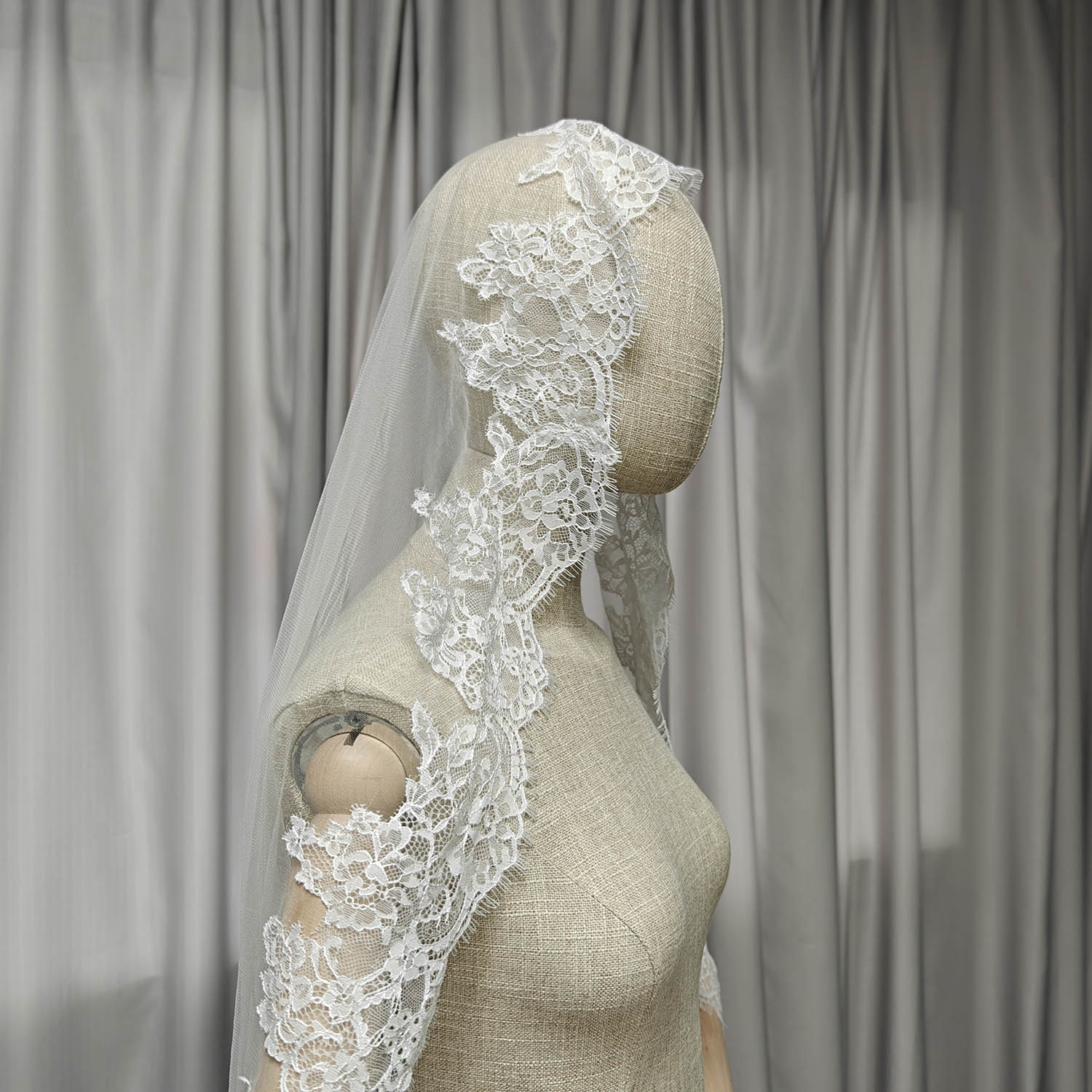 Customized Short Mantilla Wedding Veil with Eyelash Lace, 1m/1.5m/2m Short/Medium Length Veil with Hidden Comb, Single Tier Veil