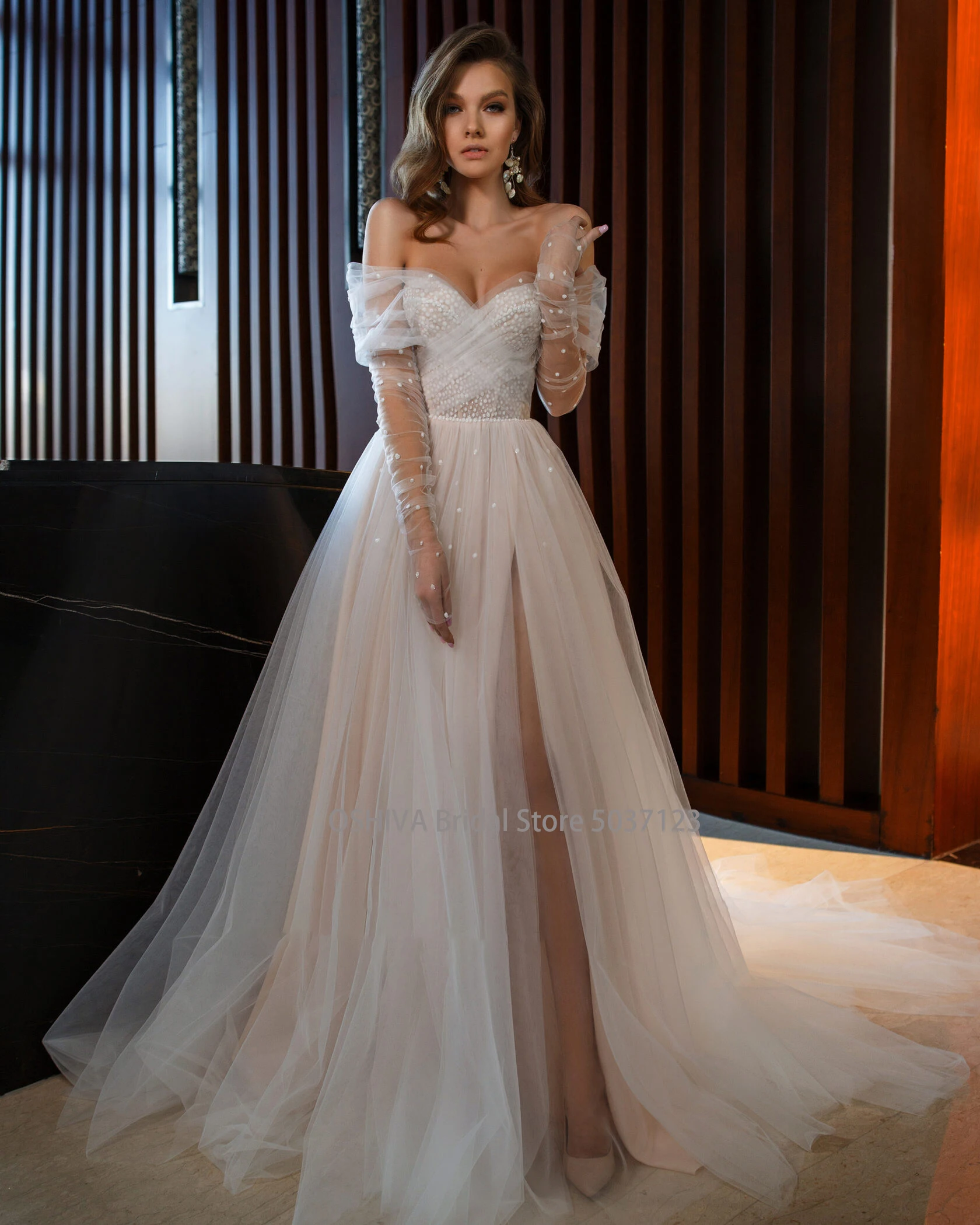 Soft Tulle Boho งานแต่งงานชุดแขนยาว Sweetheart ไข่มุกเจ้าสาวชุดชายหาดด้านหน้าแยกอย่างเป็นทางการชุดราตรี
