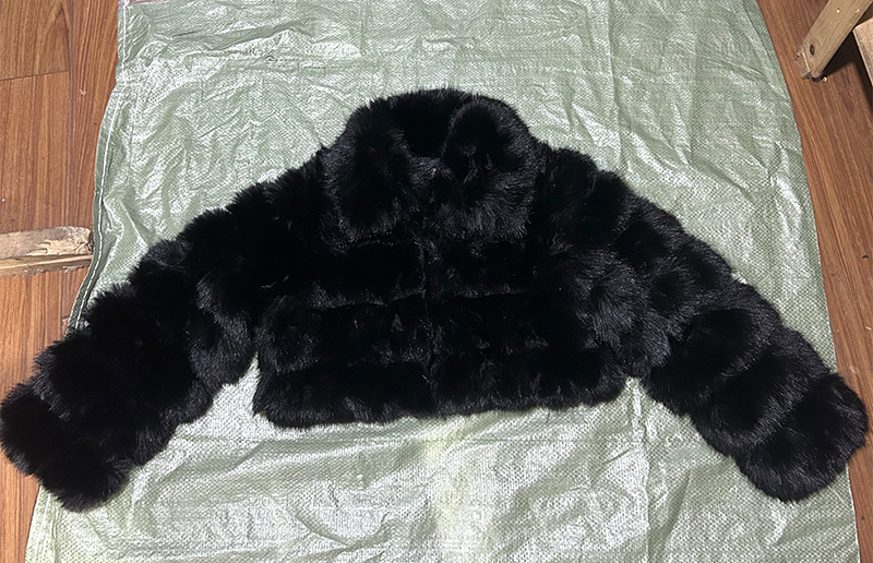 สบายๆสีขาวสีดําปุยฤดูใบไม้ร่วงฤดูหนาว Faux FUR Coat ผู้หญิงสั้นเสื้อแขนยาว Cropped PUFFER FUR JACKET สําหรับผู้หญิง Outwear