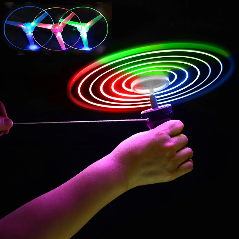 1PC LED Luminoso Disco Volante Lanciatore Portatile Palmare Pull String Disco Volante Giochi di Sport All'aria Aperta per I Bambini Regali Di Compleanno