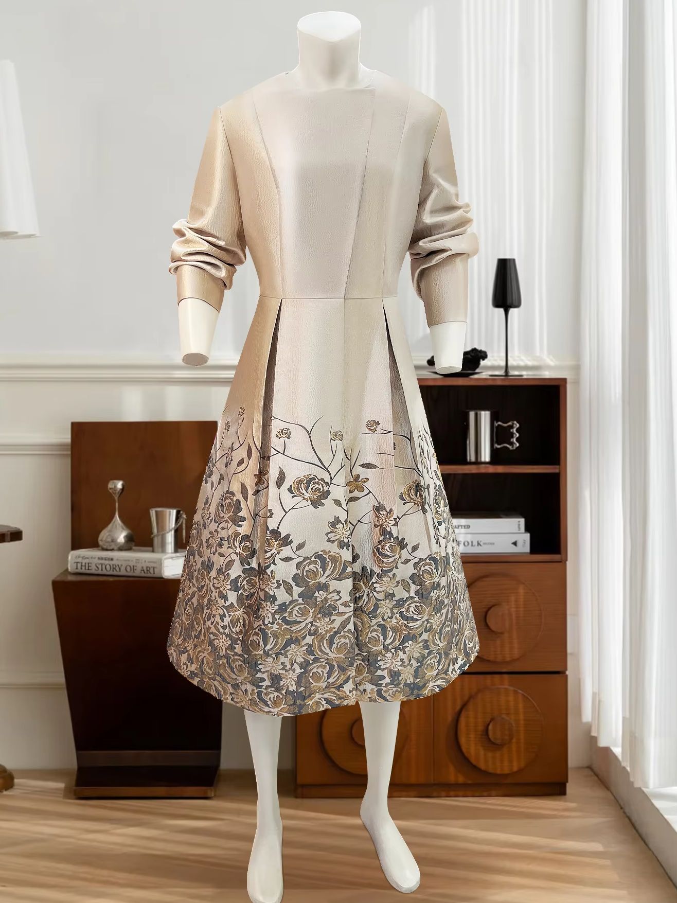 Primavera e outono nova luz de luxo jacquard bordado retro blusão comprimento médio pequeno vento perfumado vestido para mulher