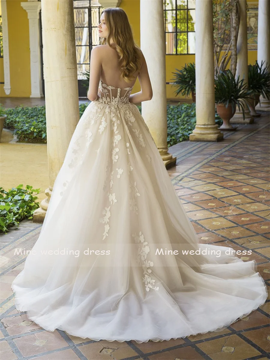Sweetheart Lace Appliques ด้านหน้าแยกชุดแต่งงานสําหรับผู้หญิง A-Line Backless ดูผ่านและปุ่ม Custom Made ชุดเจ้าสาว