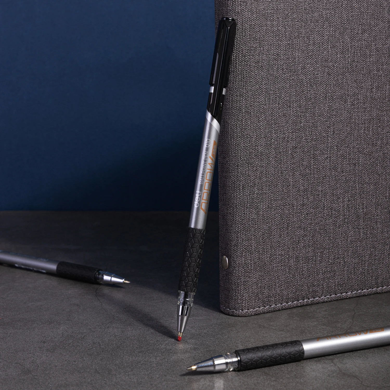 デリ 12 個高品質 0.7 ミリメートルボールペン黒青インクポータブル署名ペン筆記具学校事務用品