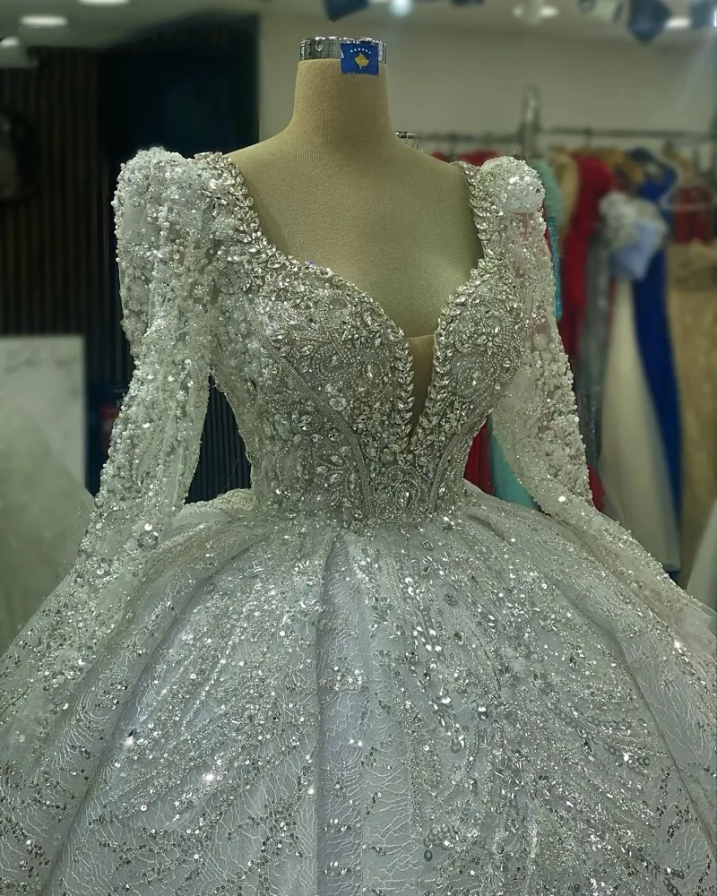 Abiti da sposa con cristalli di perline di pizzo di lusso personalizzati Abiti da sposa musulmani a maniche lunghe Abiti da ballo Abiti da sposa