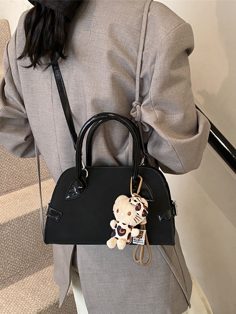 カジュアル甘い質感のお出かけショッピングハンドバッグクロスボディバッグ 2024 新しいファッションシンプルな小さなバッグ女性のための中国