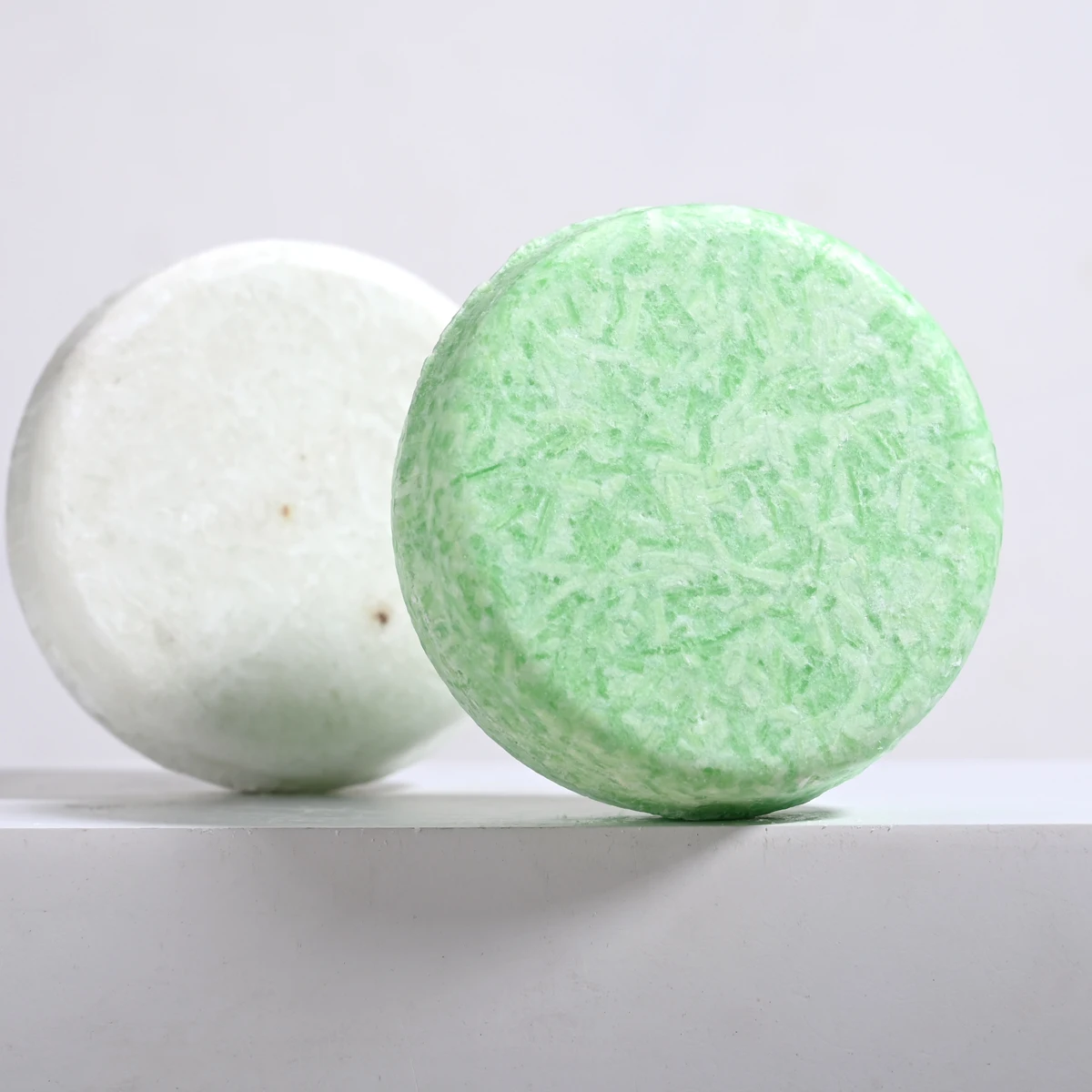 สบู่แชมพูน้ํามันหอมระเหย Tea Tree สําหรับการทําความสะอาดอย่างล้ําลึกและการดูแลเส้นผม สบู่น้ํามันหอมระเหยแฮนด์เมดฟรีซิลิโคนและปลอดสารตกค้าง