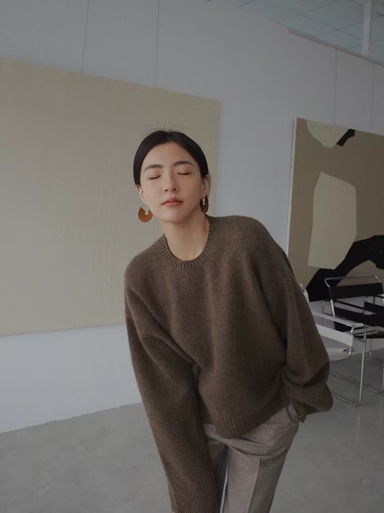 Autumn and winter women's casual solid color round neck long sleeved loose sweater