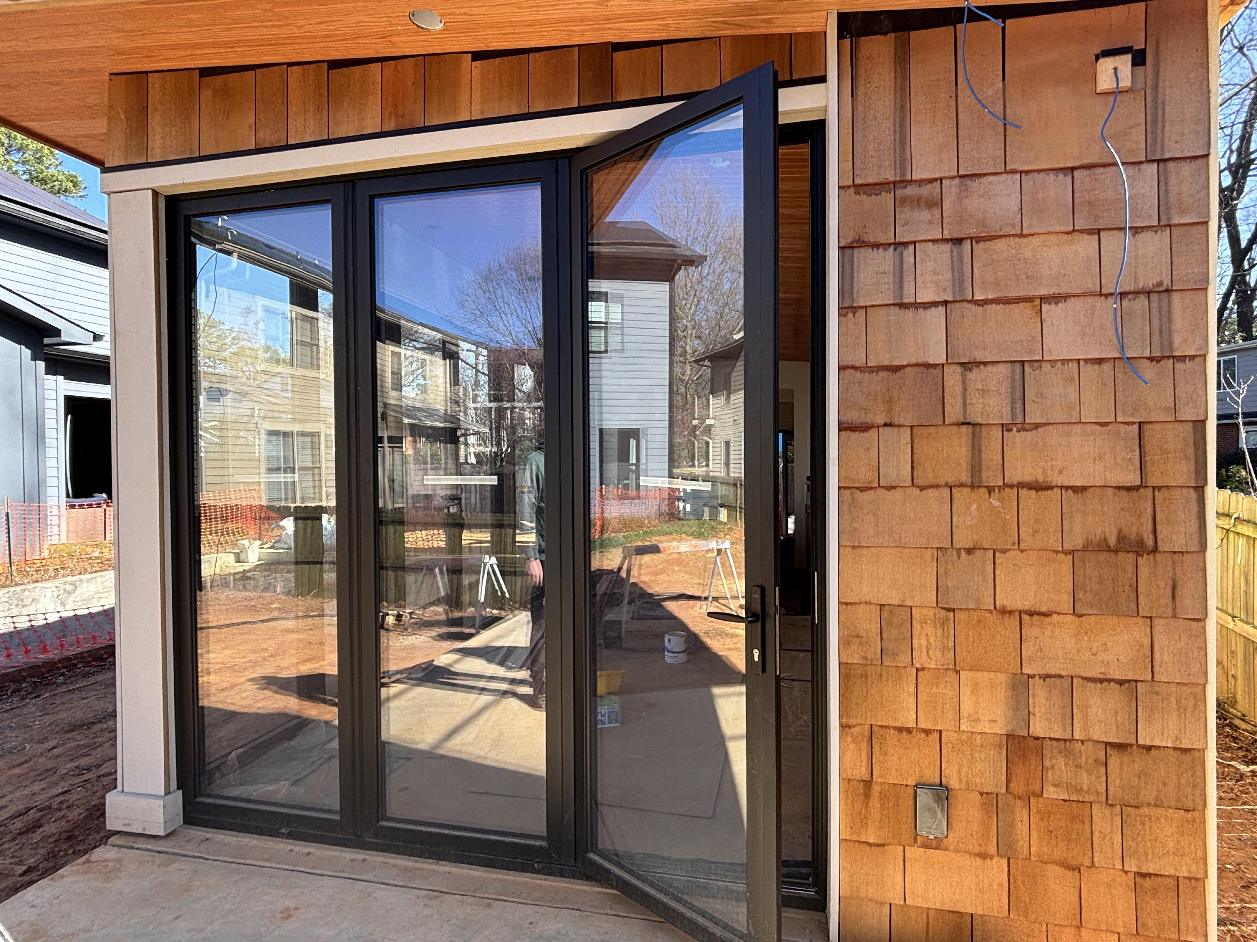 Customized Folding Door, Black Thermal Break Aluminum Folding Door Bifolding Patio Glass Door