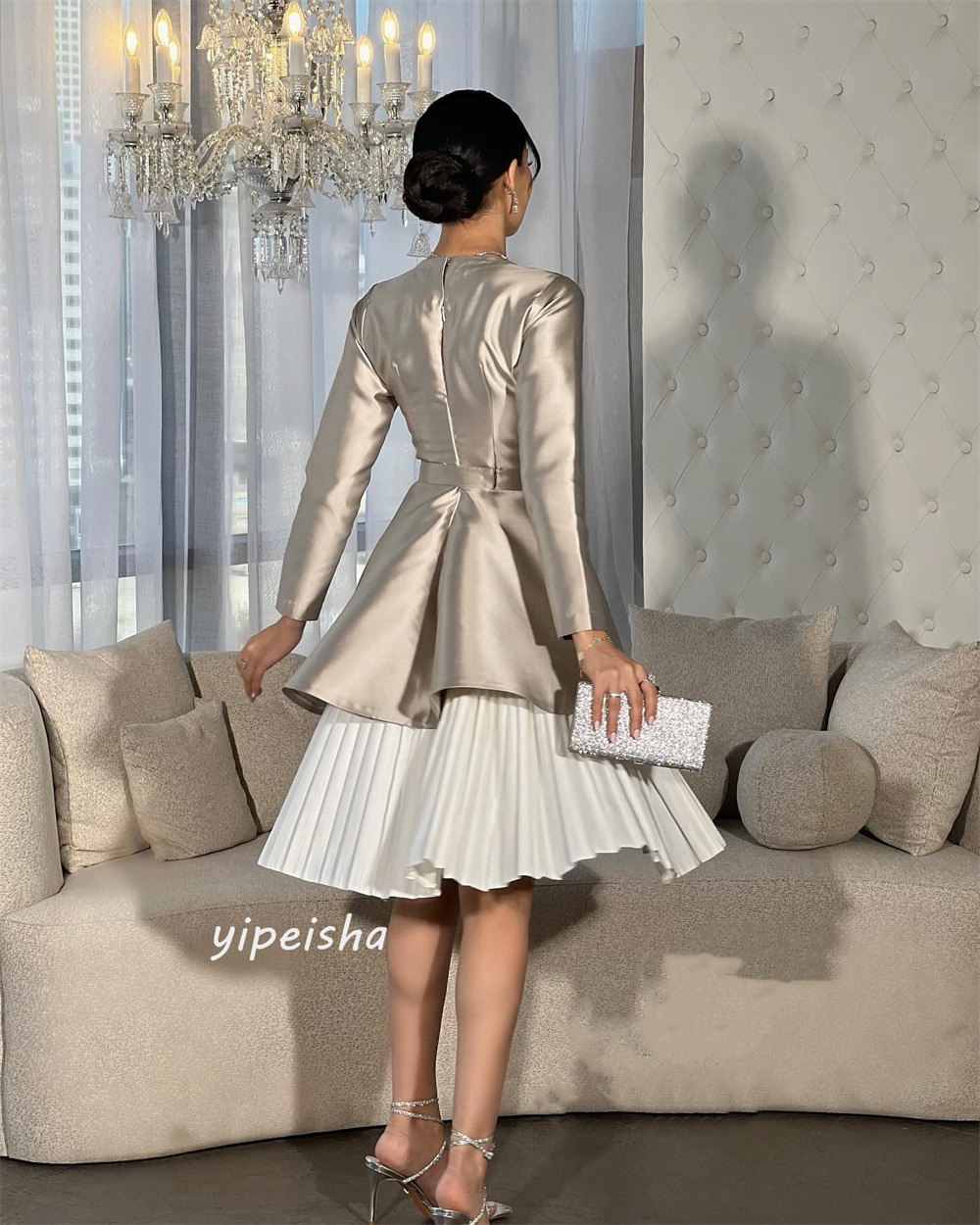 ที่กําหนดเอง Jiayigong s Draped จีบหมั้น A-Line สแควร์ Bespoke โอกาสชุดเข่าความยาวชุดซาอุดีอาระเบีย