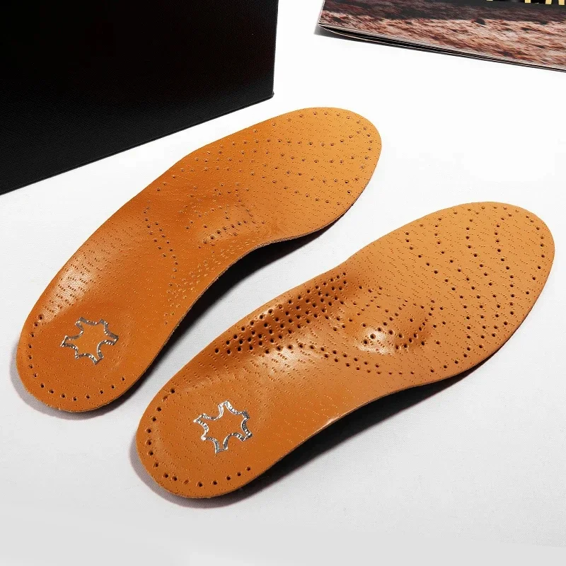 Sottopiede ortopedico in pelle Supporto plantare plantare Collo del piede piatto Cuscinetto per scarpe PU Lattice Antibatterico Carbonio attivo Cura del piede Unisex