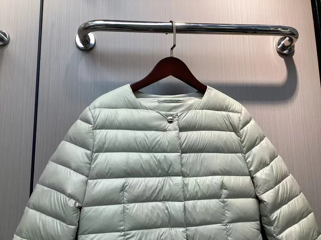 Hello, new solid color lightweight and elegant commuting down jacket
