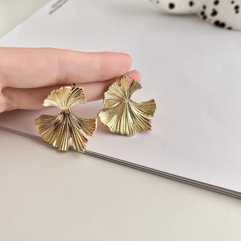 Einfache Silber Farbe Metall Große Pflanze Ginkgo Blatt Ohrringe für Frauen Mode-Statement Stud Ohrring Schmuck Geschenk Pendiente