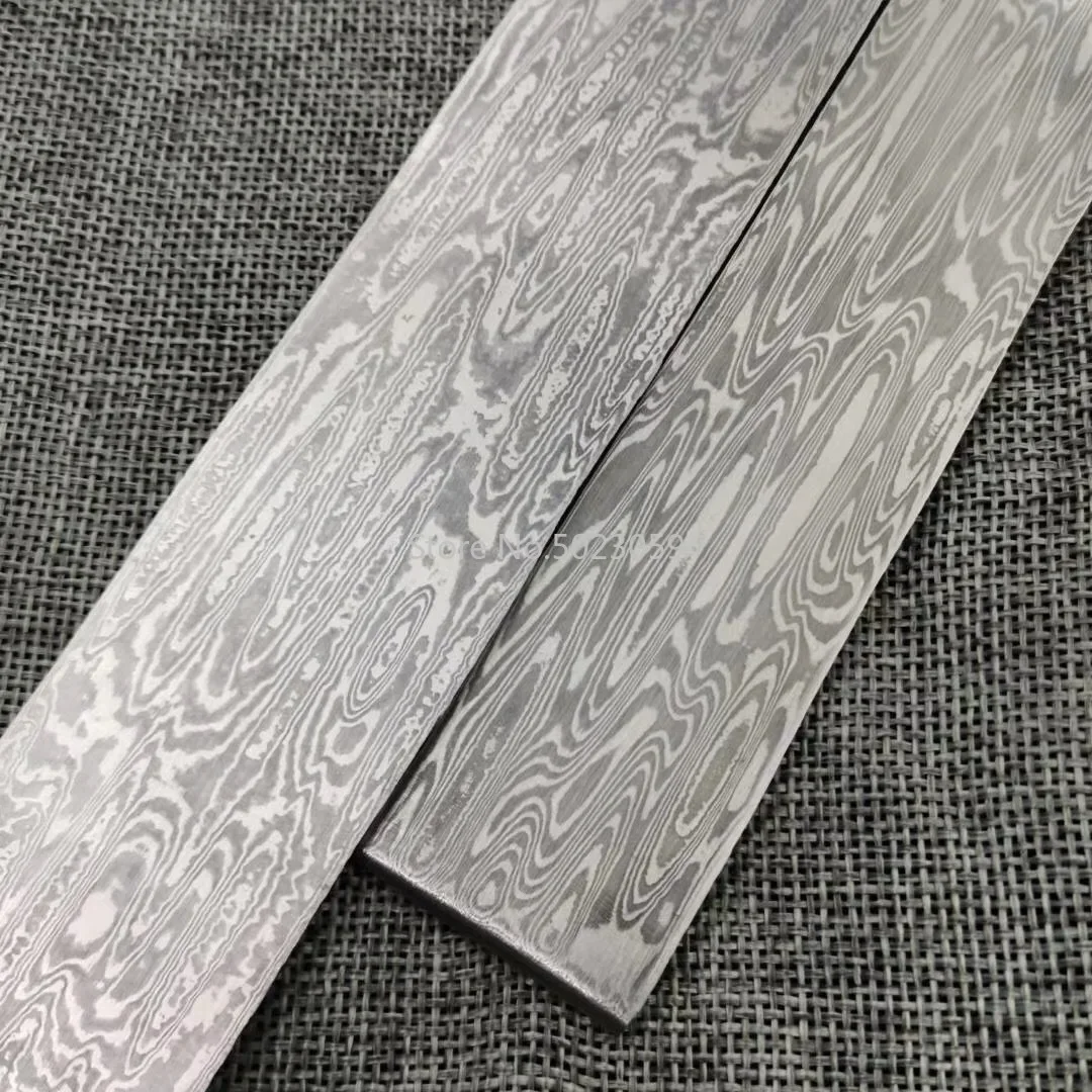1 ชิ้นน้ําไหลรูปแบบเหล็กดามัสกัสสําหรับ DIY มีดทํา VG10 แซนวิชเหล็กมีดใบมีดเปล่าได้รับการรักษาความร้อน