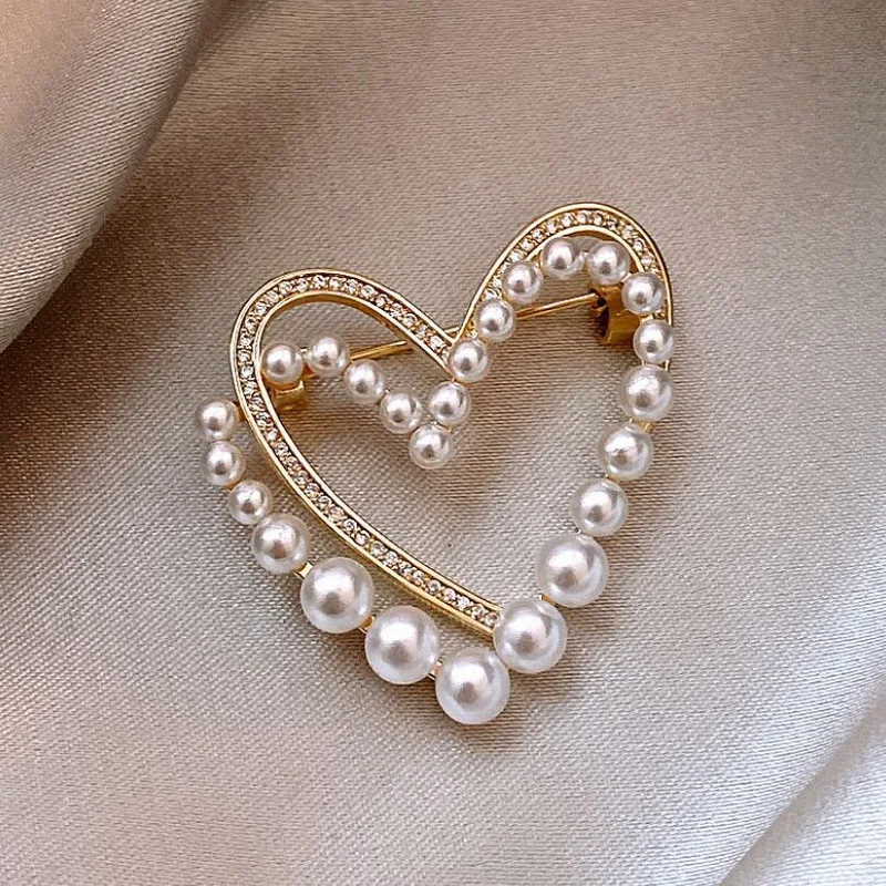 Exquisite Liebe Herz Broschen Für Frauen Elegante Engel Flügel Voller Strass Perle Brosche Pins Pullover Strickjacke Schnalle Schmuck