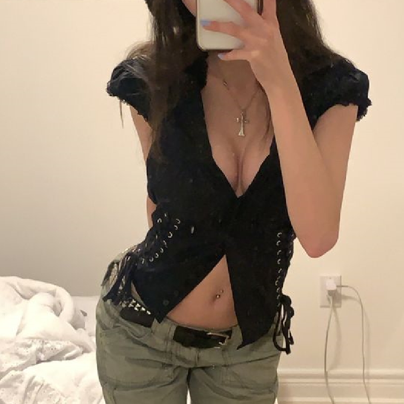 Dourbesty シックな包帯クロップトップ Y2k ヴィンテージグランジ黒 Tシャツ女性ボタンスリムクローゼット美的パンクスタイルゴシックビスチェ