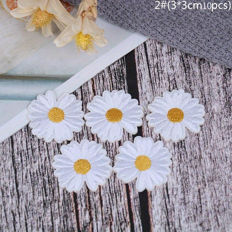 5 Stück DIY kleine Sonnenblume Gänseblümchen Stickerei Patches für Kleidung Eisen auf Kleidung Aufkleber Streifen Aufbügeln Applikation Loch Reparatur