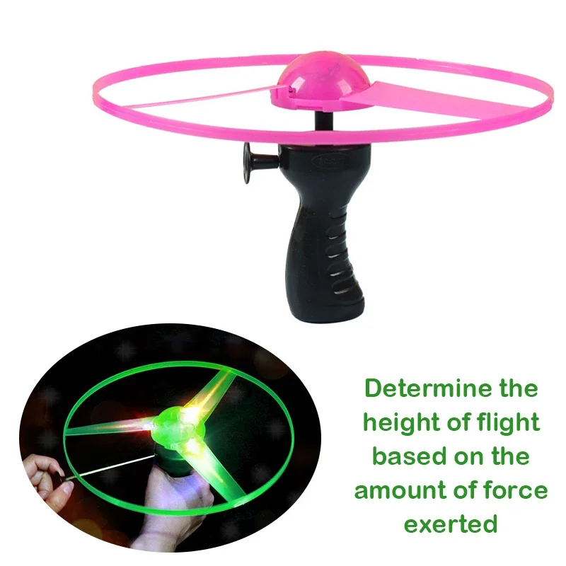 ของเล่นเด็ก 1 ชิ้น UFO ลูกบอลหมุนเรืองแสง ดึงสายไฟ มีไฟ LED ด้านบน ของเล่นคลาสสิกสำหรับเด็ก เล่นกีฬากลางแจ้ง เกมพ่อแม่ลูก